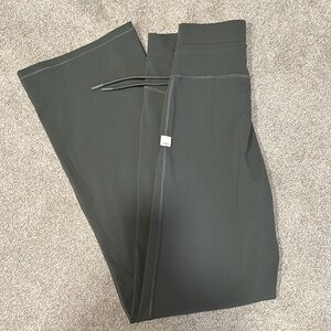 Vuori Daily Wide Legs in Oregano